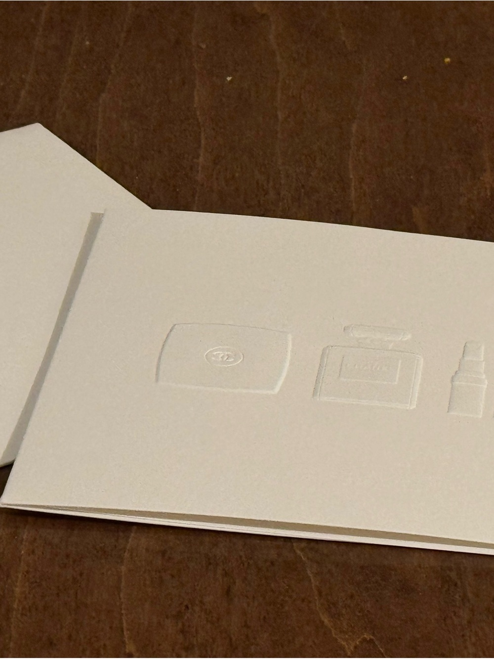 CHANEL White Embossed Makeup Icons Gifting Card - Picture 6 of 10